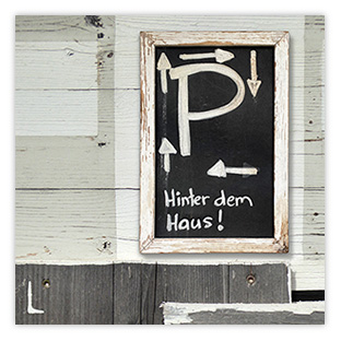 Parken hinter dem Haus 001 – Hartmut Kaiser